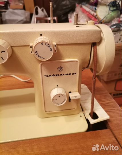 Швейная машинка Чайка 142м
