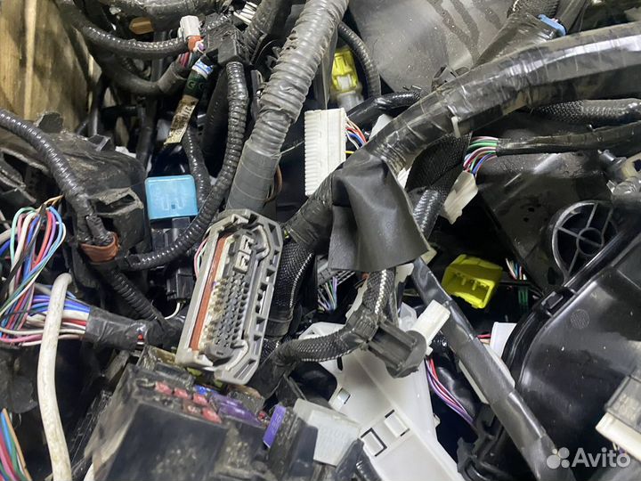 Toyota RAV4 блок предохранителей 82730-42811