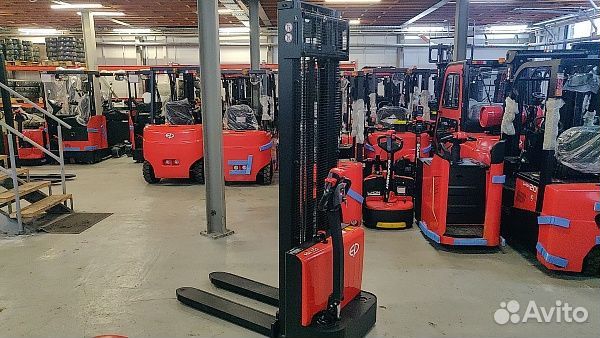 Штабелёр самоходный EST152