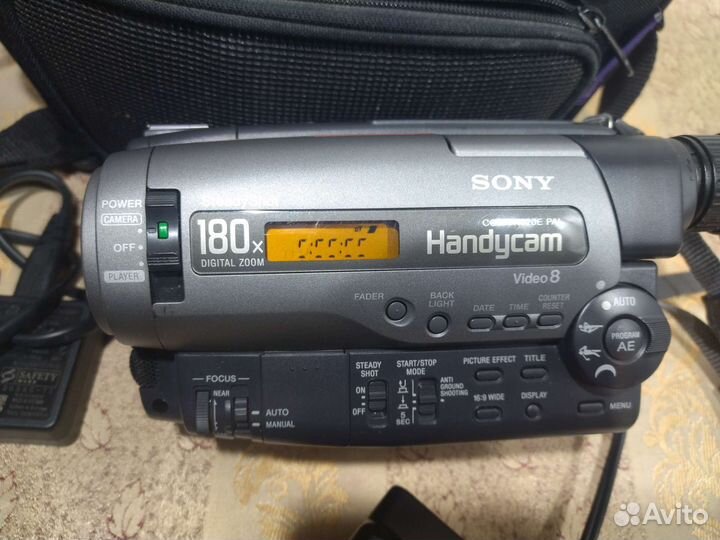 Видеокамера Sony Handycam CCD-TR620E