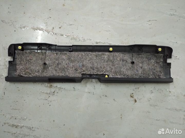 Обшивка двери багажника Mitsubishi Outlander XL