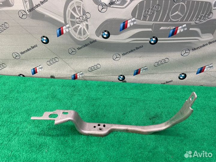 Кронштейн фары левый Audi A6 C8 dlha 2021