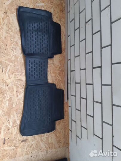 Автомобильные коврики резиновые