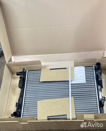 Радиатор Vesta/logan/Kaptur/Duster A/C+