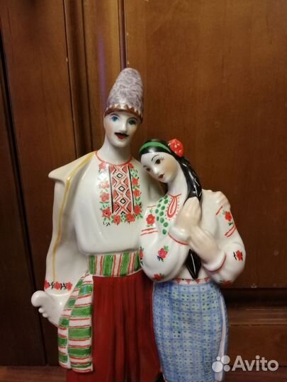 Статуэтка фарфор