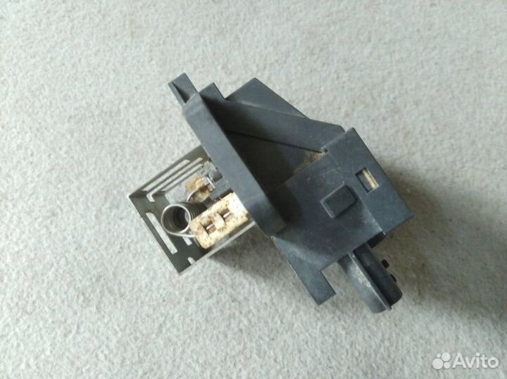 Реостат вентилятора охлаждения LADA Vesta седан
