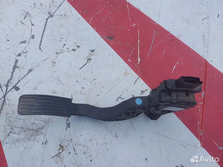 Электронная педаль газа Peugeot 308