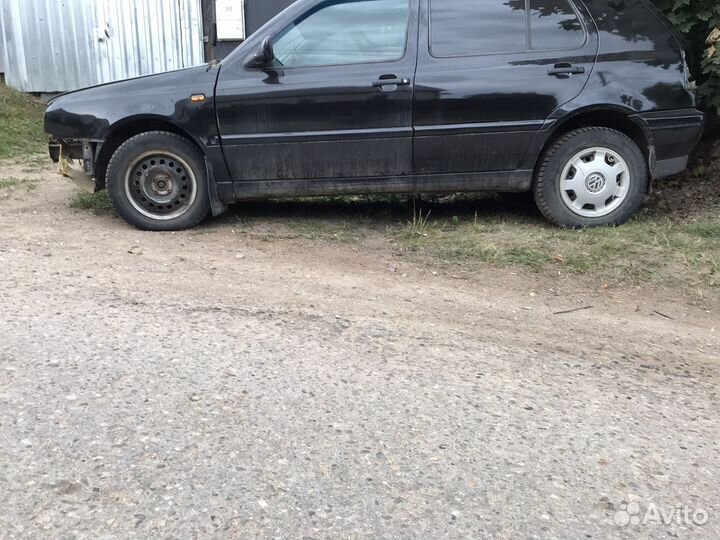 Разбор на запчасти Volkswagen Golf 3