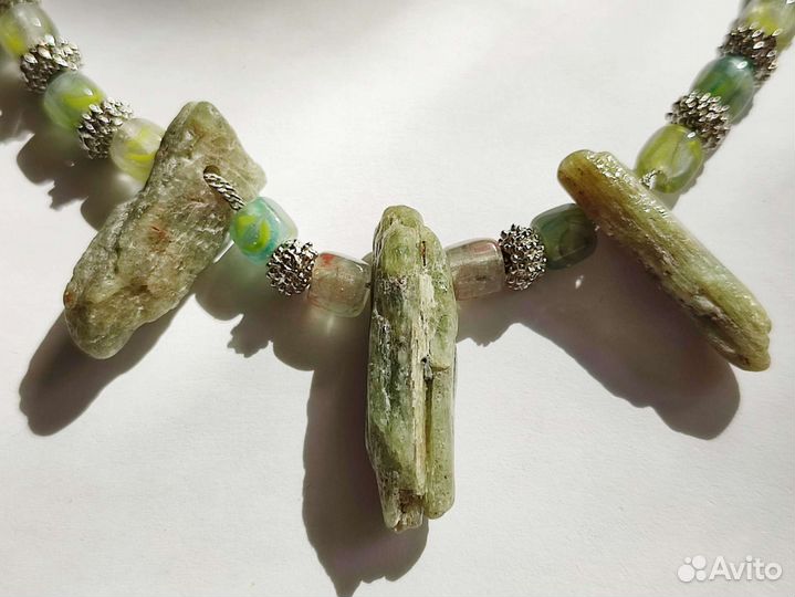 Зелёный Кианит колье