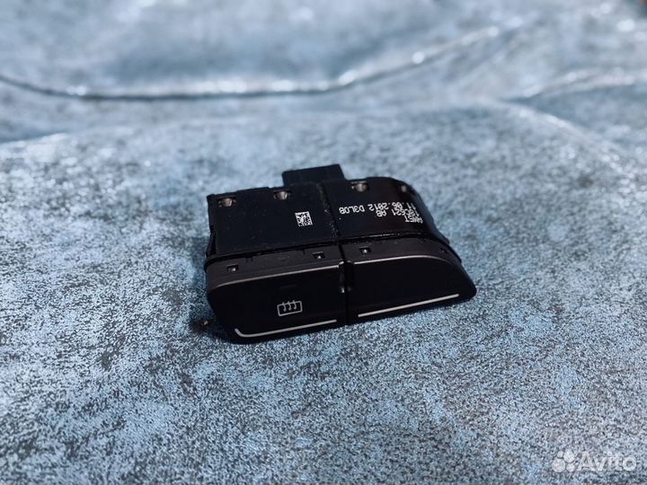 Кнопка обогрева заднего стекла