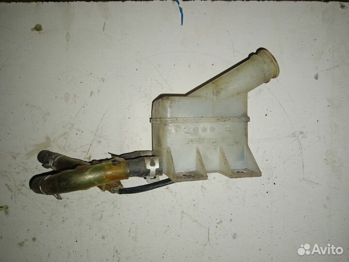 Бачок для тормозной жидкости Toyota Hiace LH104