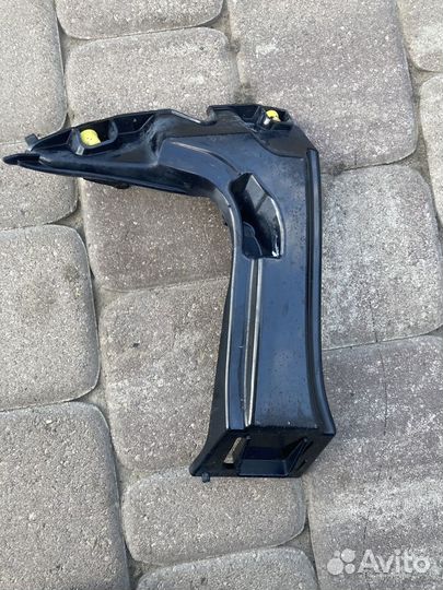 Правый кронштейн переднего крыла bmw f 10
