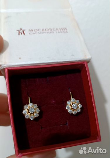 Золотые серьги малинка с алмазами