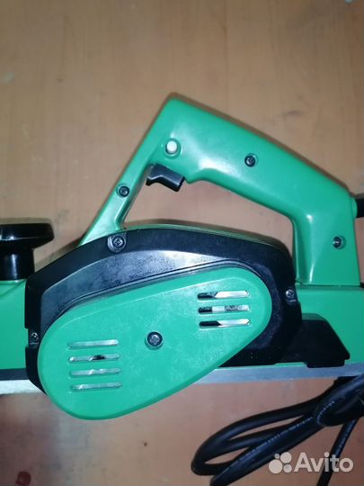 Рубанок электрический Hitachi