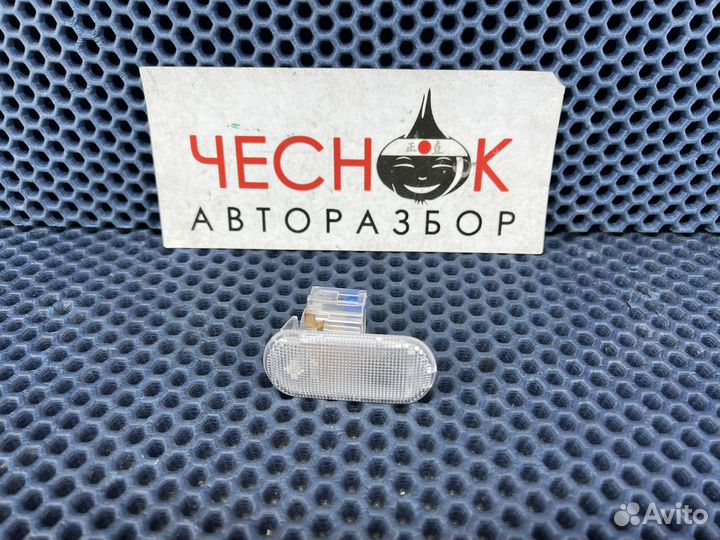 Фонарь перчаточного ящика VW Touareg NF2 /FL