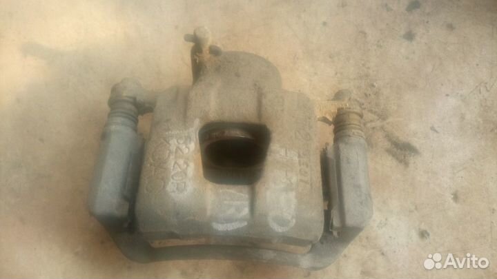 Суппорт тормозной передний левый для Renault Megan