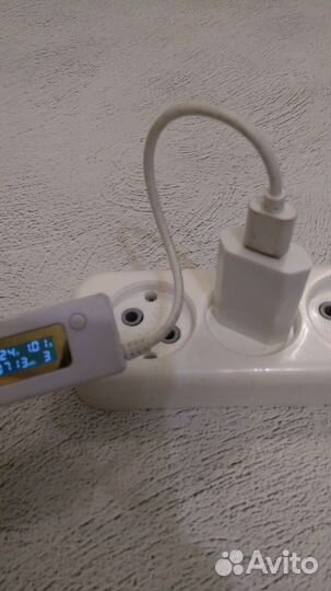 Зарядное устройство для iPhone / iPad