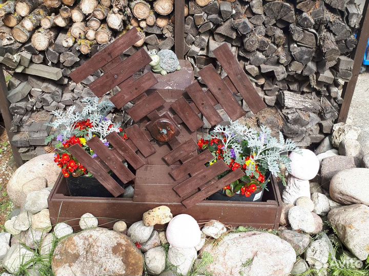 Вазон Мельница с цветами