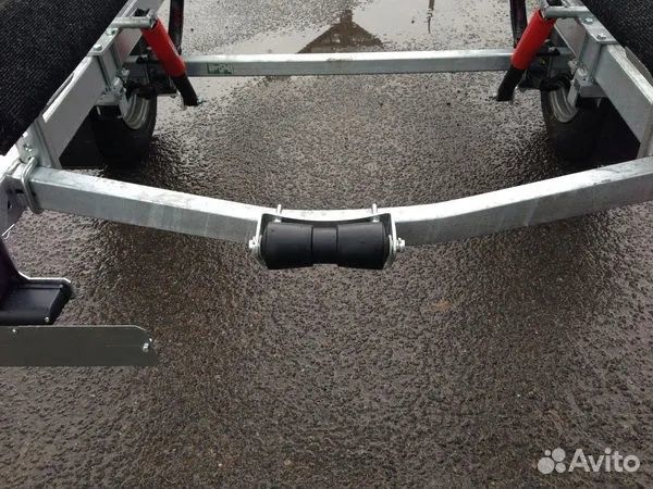 Ролик килевой с кронштейном в сборе (рама 60х40)