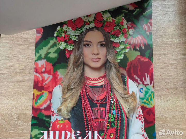 Новый настенный календарь с девушками на 2022 год