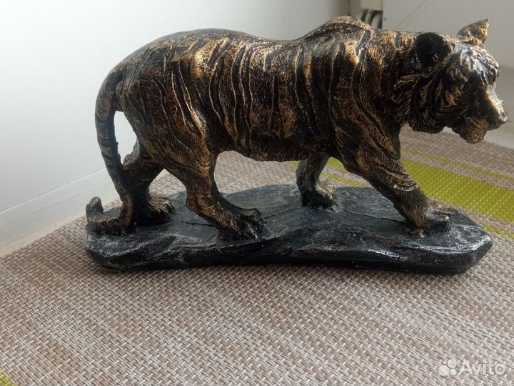 Статуэтка тигр