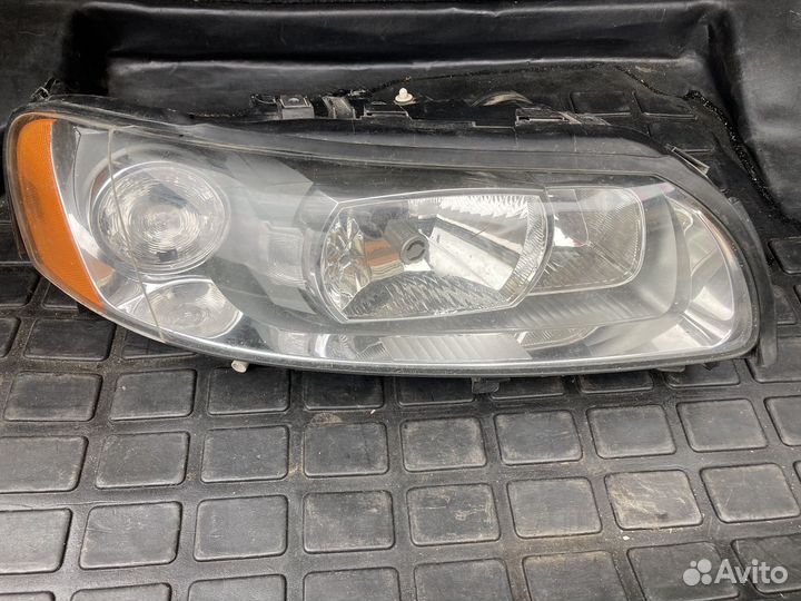 Фара Volvo XC70