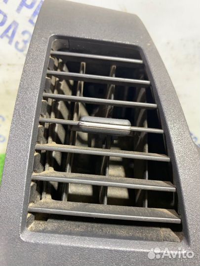 Дефлектор воздушный передний правый Nissan Murano