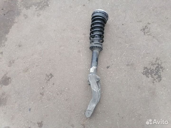 Стойка амортизатора передняя правая Land Rover