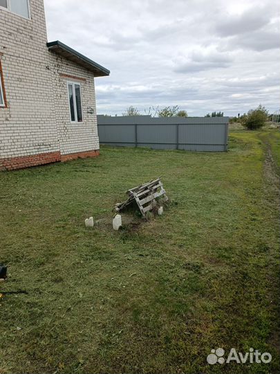 Покос травы триммером