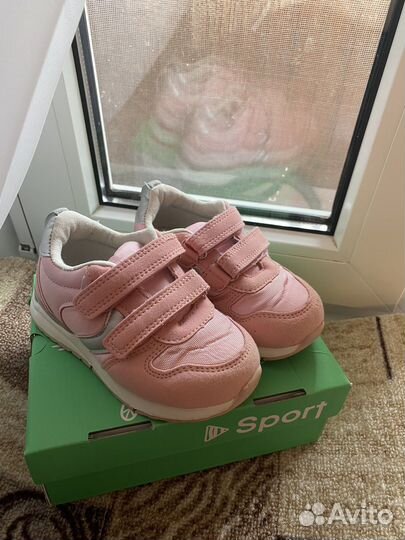 Кроссовки для девочки