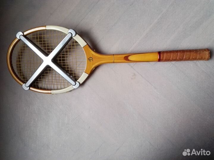 Теннисная ракетка с чехлом