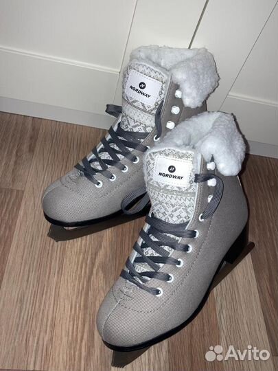 Коньки ледовые женские lily