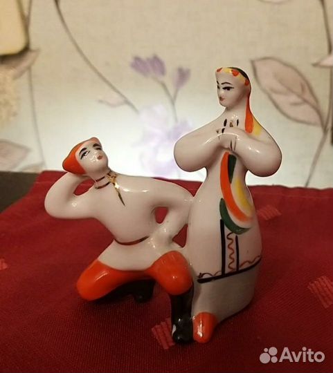 Статуэтка Танец гопачок, фарфор, роспись