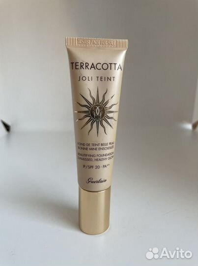 Увжняющий тональный крем guerlain