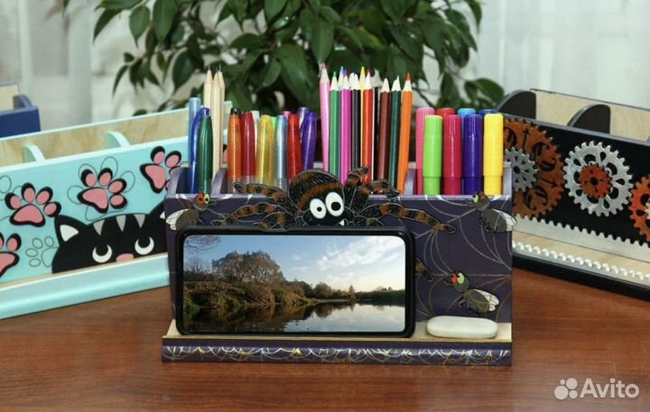 Подставка для карандашей и телефонов
