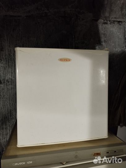 Холодильник маленький с морозилкой