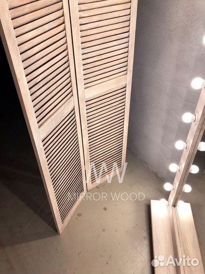 Гримерное зеркало с подсветкой на подставке