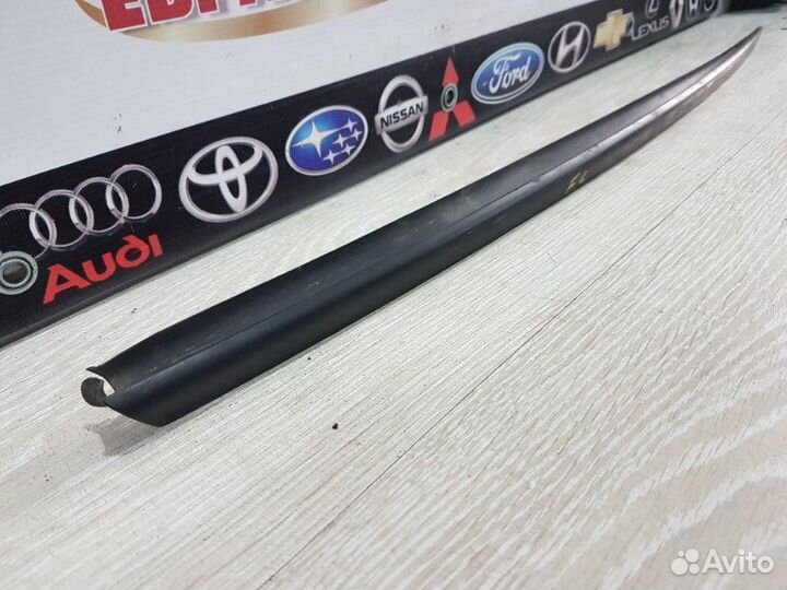 Молдинг лобового стекла передний левый Audi A6 C7