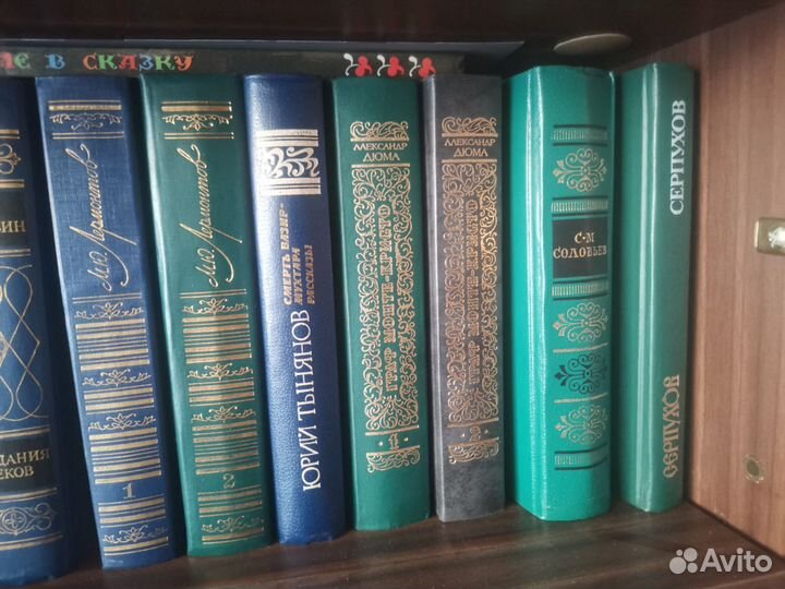 Книги в ассортименте