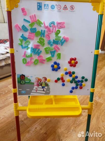 Детский двухсторонний мольберт