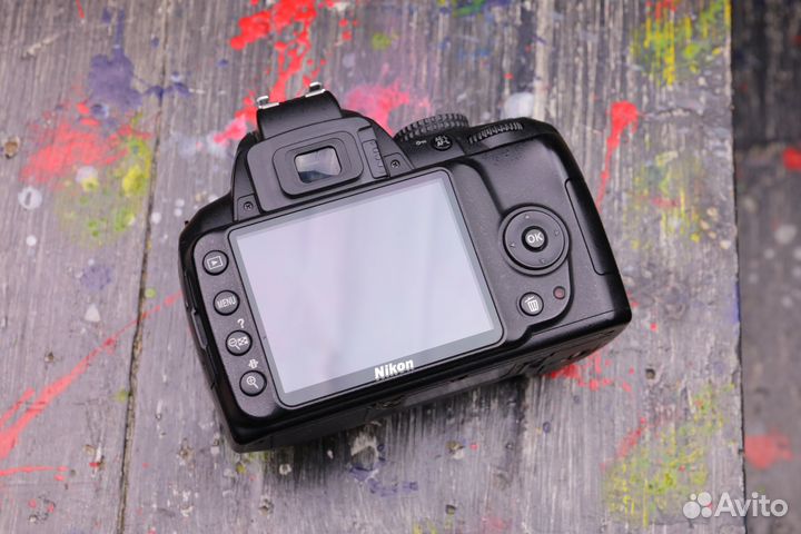 Nikon D3000 Body
