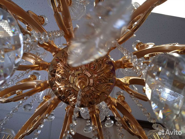 Люстра новая