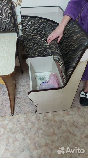 Кухонный гарнитур угловой и стол