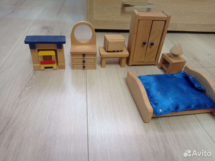 Деревянная мебель для кукол