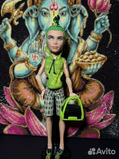 Куклы Монстер Хай Дьюс,Гулия,Дракулаура скариж