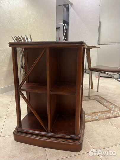 Открытая поворотная тумба