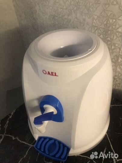 Куллер для воды настольный