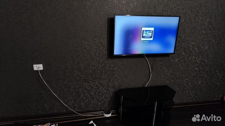 Тумбочка под телевизор стеклянная