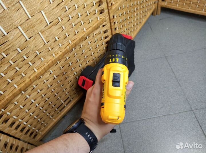 Шуруповерт ударный Dewalt 18v