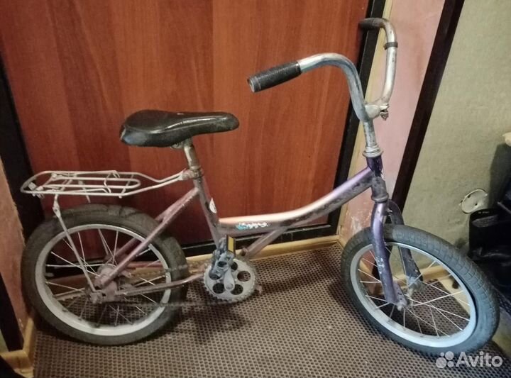 Отдам за связку бананов велосипед на 4-6 лет